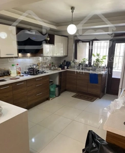 ۱۳۵متر/نور مستقیم دو جهت/دو تراس/گلزار