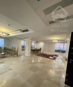 نیاوران ۲۴۰ متر ۳ خواب ۱ مستر ۲ پارکینگ