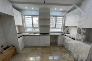 65متر نوساز فول امکانات طبقه بالا