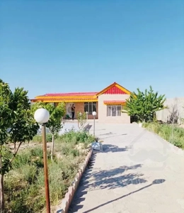 باغ* ۱۷۰۰ مترقدیمی وصل به روستا سکونت داعم ۱۰۰ بنا