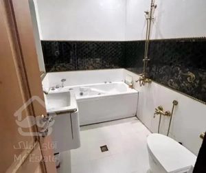 ۱۱۷ متری ۳ خوابه در پونک (نورگیر و فول امکانات)