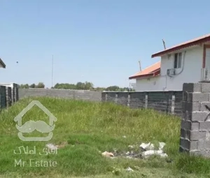 ۳۰۰ متر زمین دور محصور شده در شهرک فاضلی