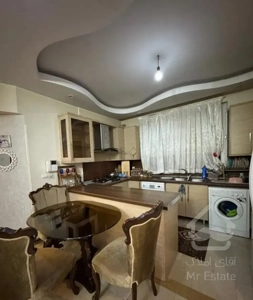 ۹۰متر/۲خوابه/فول‌امکانات/چمن‌غربی