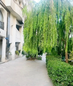 آپارتمان سه خواب با حیاط خلوت