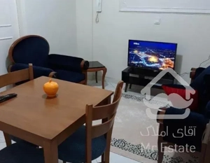 ۳۷ متر طبقه همکف میدان انقلاب/اداری و مسکونی