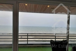 آپارتمانی سه خواب ساحلی