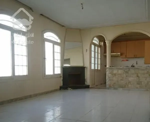 واحد حدود۶۰متری در چهارباغ غربی