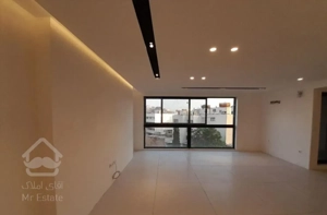 آپارتمان دوخوابه/ سالن بزرگ/تاپ لوکیشن/ پنجره قدی