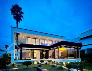 ملکه دامنه های کوهستان باویو بی نهایت