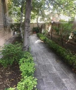 121متر درب مجزا حیاط در اختیار دارای قدرالسهم