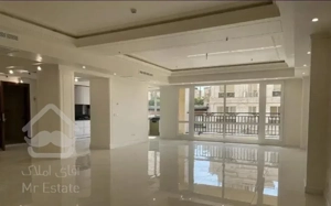 ۲۰۵ متر / نوساز / ۳ پارکینگ / فرعی دنج