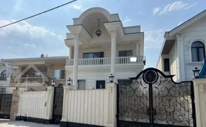 ویلا ۳۲۰ متر استخر روفگاردن ۴ خواب