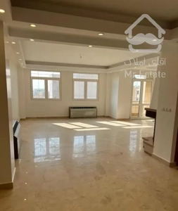 آپارتمان خوش نقشه و پر نور