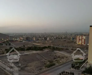 آپارتمان صد متر دوخوابه رو به شهر