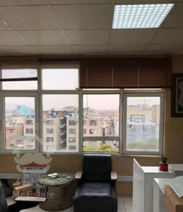 ۴۰ متر اداری / لاله زار / نزدیک مترو