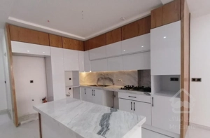 آپارتمان105متری/لوکس و برند منطقه/اکبری