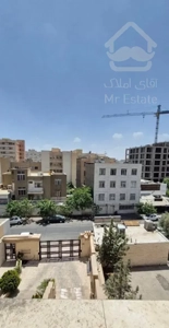 ۸۰متر/کلیدنخورده/سالن پرده خور/غرق نور