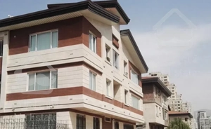 آپارتمان۲۱۰ متر، نوسازکلیدنخورده، سه طبقه