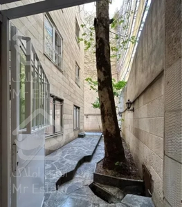 ۱۳۰ متر ۲ خواب در قلهک، یخچال (کی نژاد)