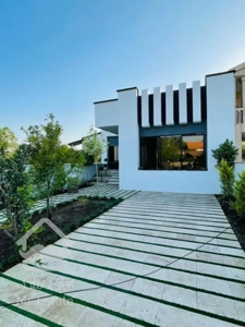 فروش ویلا فلت / استخرداخلی / ۲۶۰ متری