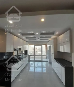 ۱۳۰متر / نوساز / سه خواب / فول امکانات