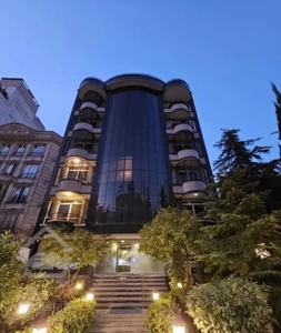 زعفرانیه ۱۸۰ متر سه خوابه طبقه پنجم نور عالی