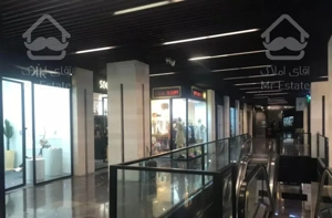 مغازه سرقفلی و ملکیت ١٤ متر با دکور طلا