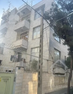 اپارتمان ٦١ مترى قدیمى ساز