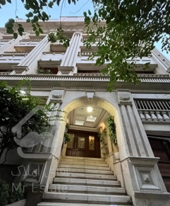 ۱۳۰متر ۳خواب نیاوران/غرق نور/لابی/۲پارکینگ/۲مستر