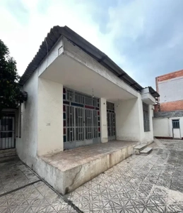 اجاره ویلایی حیاطدار۲۱۰ متر/۴خواب/۴ پارکینگ/ مستقل