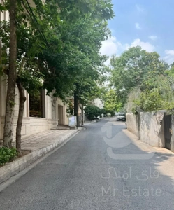 ویلای نقلی در قلب زعفرانیه 400 متر زمین ۷۰۰ بنا