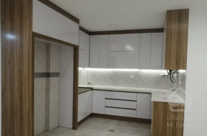 سنددار با آسانسور و پارکینگ