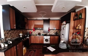 ۹۵ متر /فول امکانات/ کم سن (املاک علیزاده)