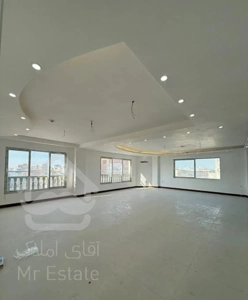 واحد ۲۲۰ متر خ امام خمینی