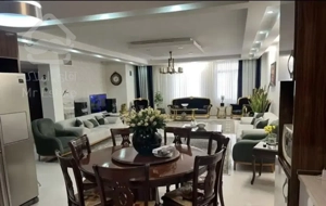پذیرایی فلت غرق نور / ۱۶۰ متر / ۳ خواب/ نزدیک مترو