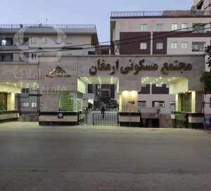 ۱۰۰ متر، پورآدینه