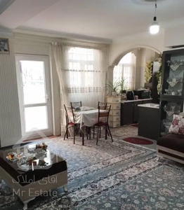 ۹۵ متری۲خوابه/سالن پرده خور/150متر حیاط در اختیار