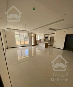 125متر نوساز و کلیدنخورده روبه خیابان بالکن بزرگ