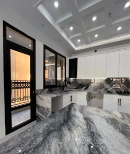 ۹۸ متر / سرتاسر آفتابگیر