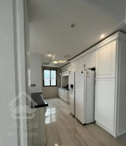 نیاوران/۱۳۵ متر کم سن/فول امکانات ویو ابدی