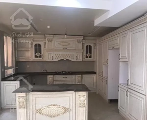 ۲۰۰متر تاپ لوکیشن نیاوران