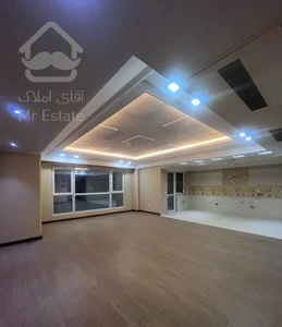 فروش ۱۳۰مترسه خوابه سندتکبرگ کم واحد دوبالکن