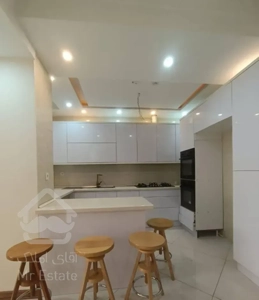 ۶۸ متر/دو خوابه/نورگیر خطی رو به آفتاب/شهران شمالی