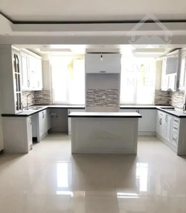 برج برند ۸۴ متری / نوساز / سند تک برگ / همیلا