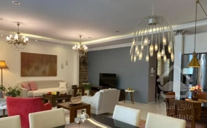 ویلا با موقعیت خاص و حیاط مشجر و قابل استفاده