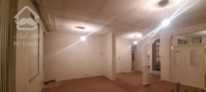 حیاط ۲۸۰ متری ۲ طبقه در داش ساختمان/ لاله/ابوریحان