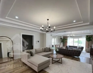 ۱۰۴ متر / سالن پرده خور / ۱۰ واحدی / مالک فروشنده