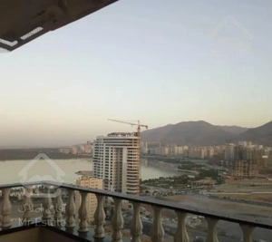 200متر/۳خواب/تراس قابل چیدمان/ویو دریاچه