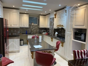 100 متر تاپ لوکیشن دروس فول امکانات