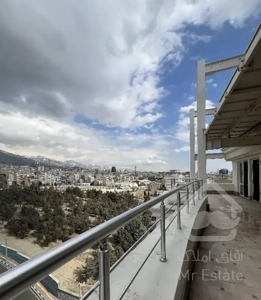 واحد ۱۲۸ متری به اضافه ۵۴ متر تراس قابل چیدمان